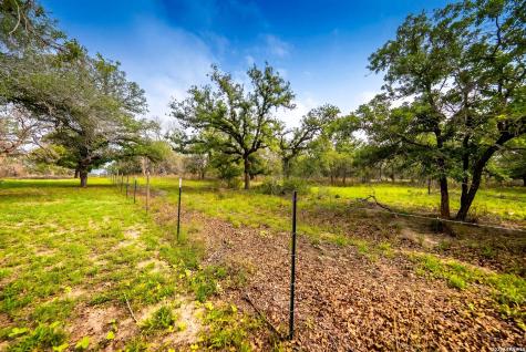 156 Crescent Ridge Adkins TX 78101