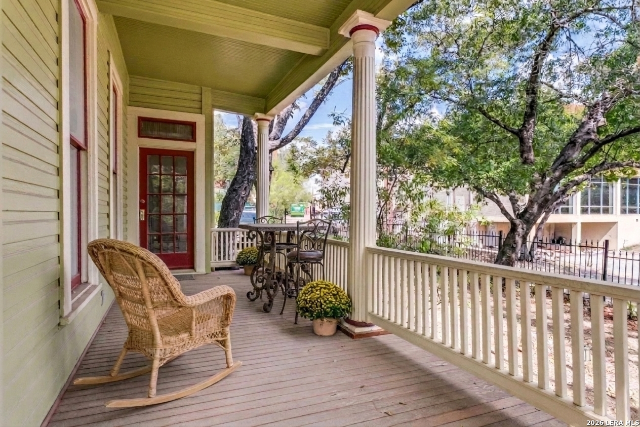 305 W Ashby Place San Antonio TX 78212