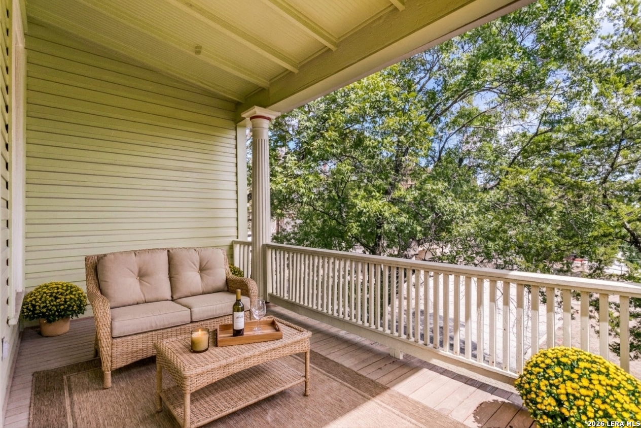 305 W Ashby Place San Antonio TX 78212