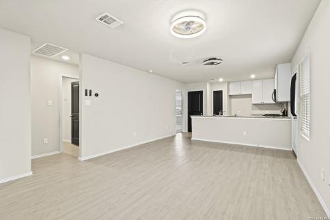 9826 Littleton Grist San Antonio TX 78254