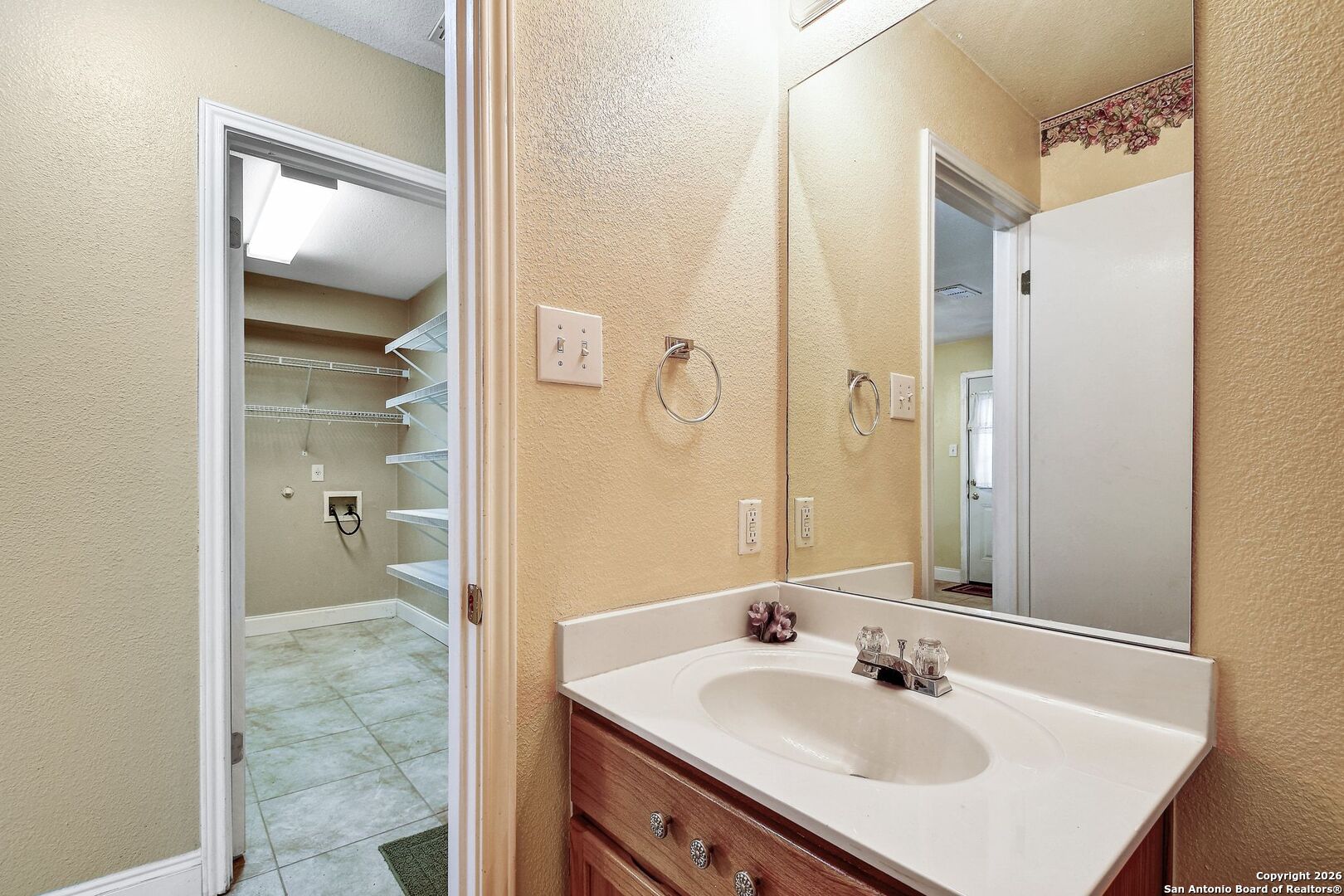 5207 Wood Glen San Antonio TX 78244