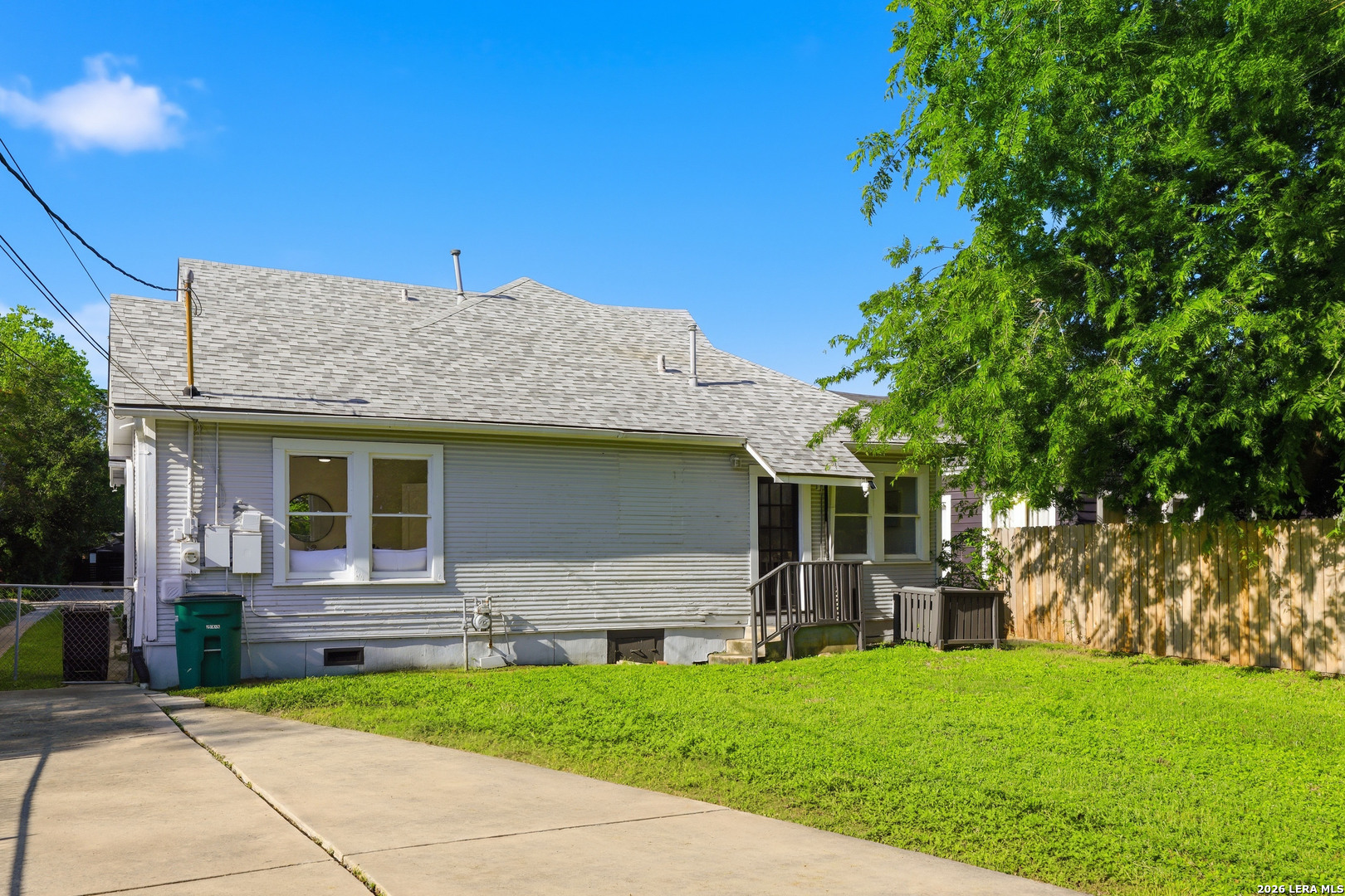 2035 W Summit San Antonio TX 78201