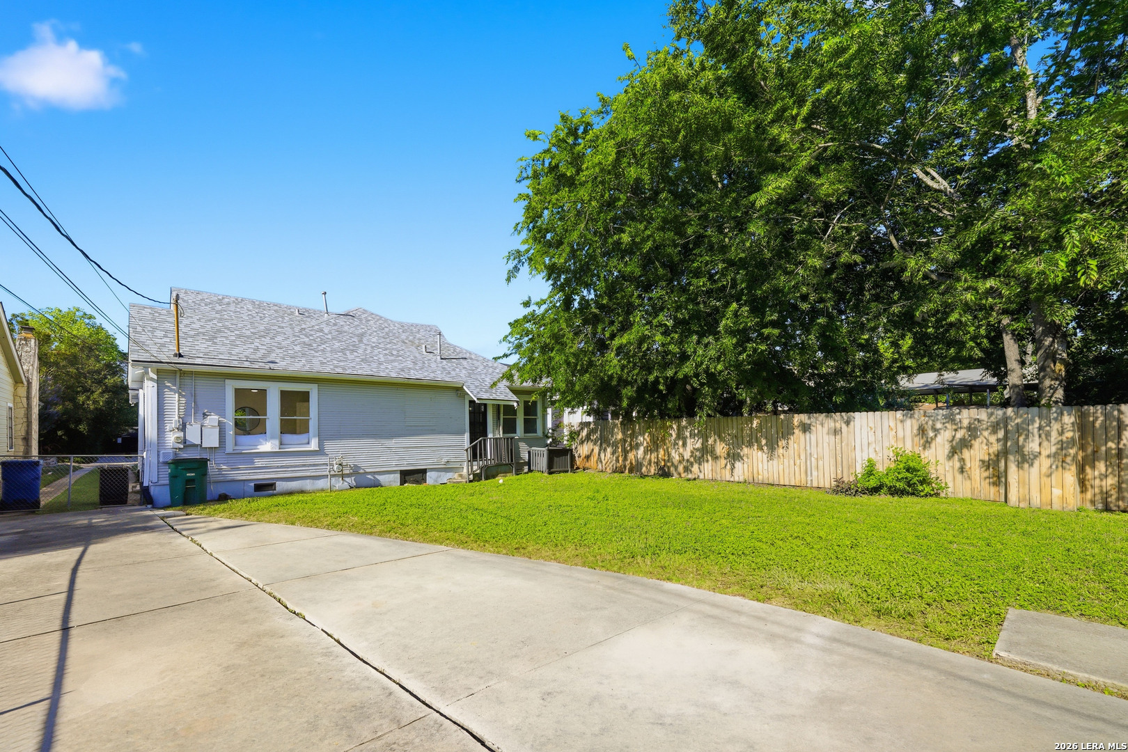 2035 W Summit San Antonio TX 78201