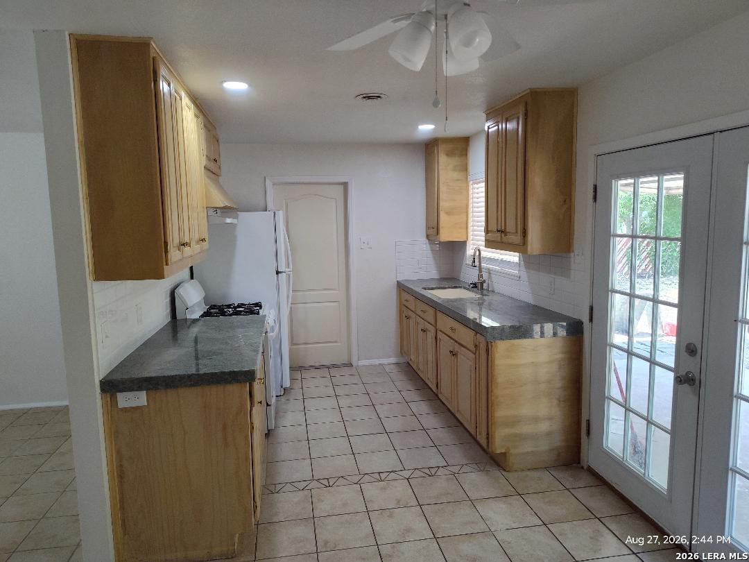 4103 Tropical San Antonio TX 78218