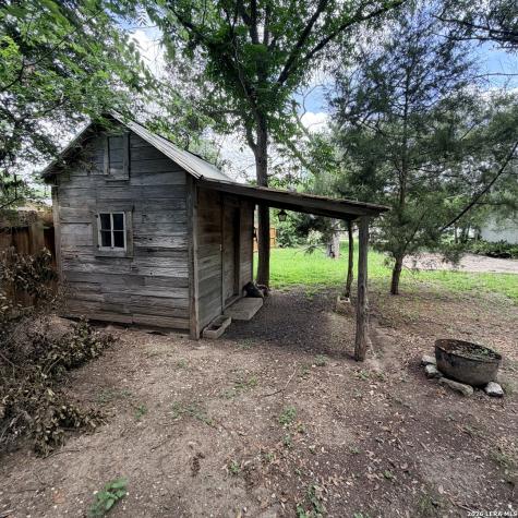 413 Petersburg Castroville TX 78009