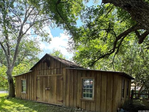 413 Petersburg Castroville TX 78009