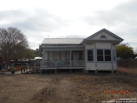 1212 Magnolia Jourdanton TX 78026