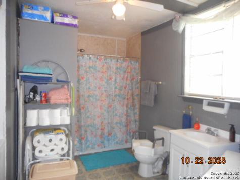 1212 Magnolia Jourdanton TX 78026