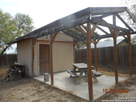 1212 Magnolia Jourdanton TX 78026