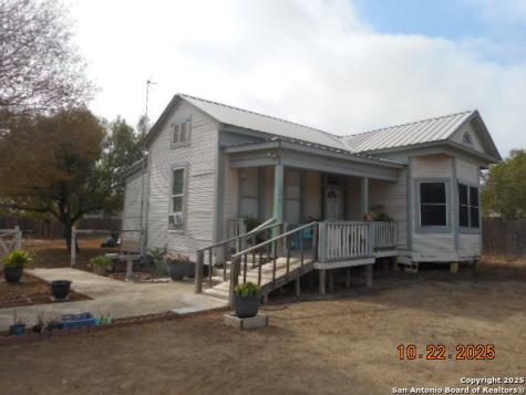 1212 Magnolia Jourdanton TX 78026
