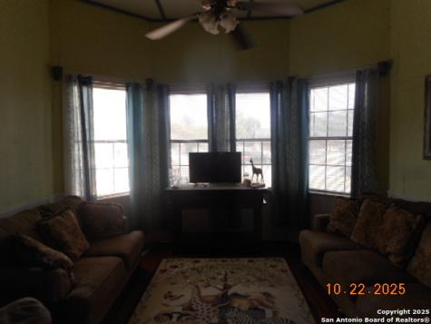 1212 Magnolia Jourdanton TX 78026