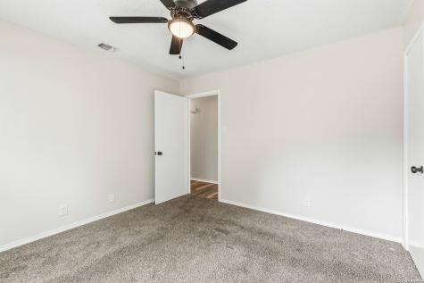13834 E Hillside Drive San Antonio TX 78249