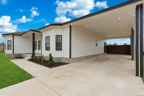 12822 Pueblo Nuevo Atascosa TX 78002
