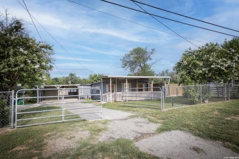 703 S Baylor Cotulla TX 78014