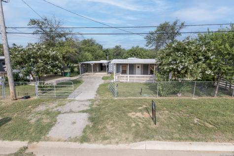 703 S Baylor Cotulla TX 78014