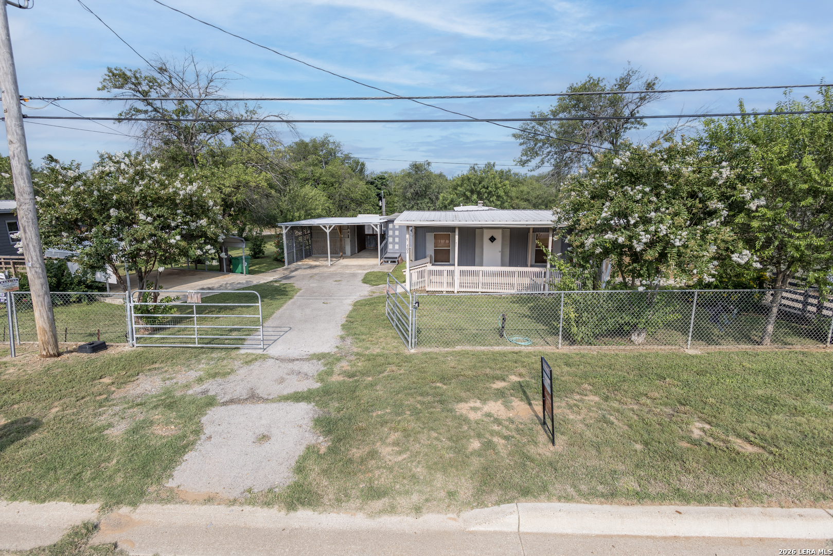 703 S Baylor Cotulla TX 78014