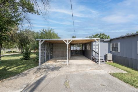 703 S Baylor Cotulla TX 78014