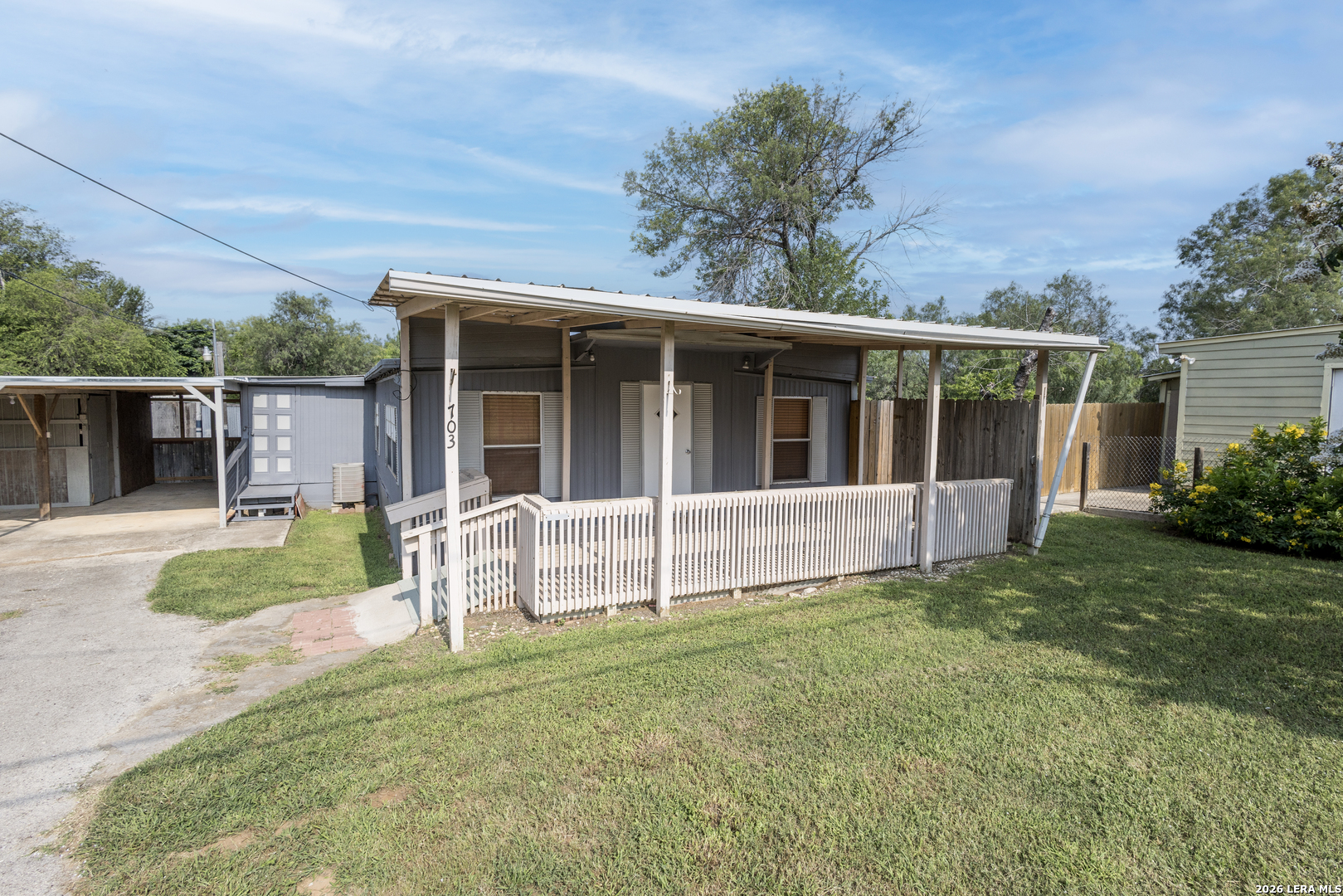 703 S Baylor Cotulla TX 78014