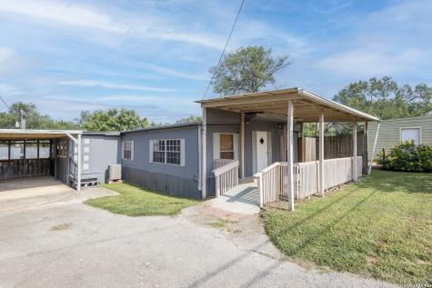 703 S Baylor Cotulla TX 78014