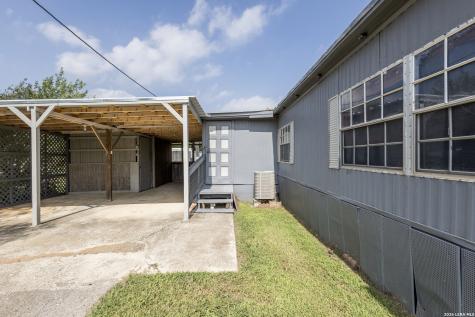 703 S Baylor Cotulla TX 78014