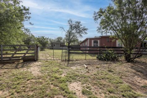 703 S Baylor Cotulla TX 78014