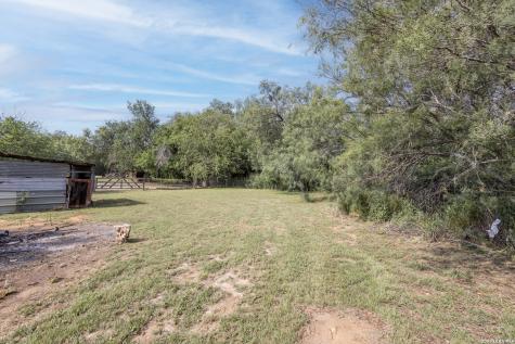 703 S Baylor Cotulla TX 78014