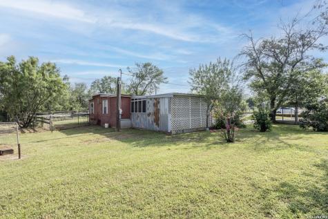 703 S Baylor Cotulla TX 78014