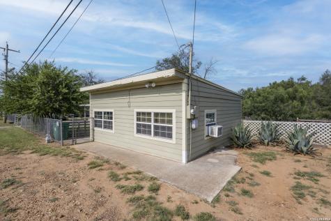 703 S Baylor Cotulla TX 78014