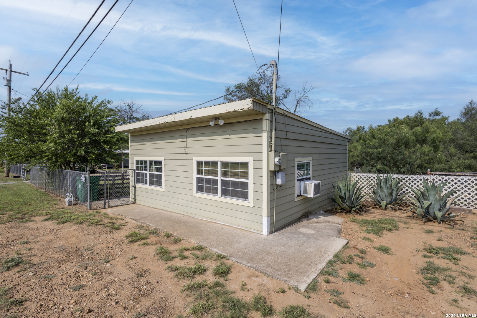 703 S Baylor Cotulla TX 78014