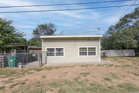 703 S Baylor Cotulla TX 78014