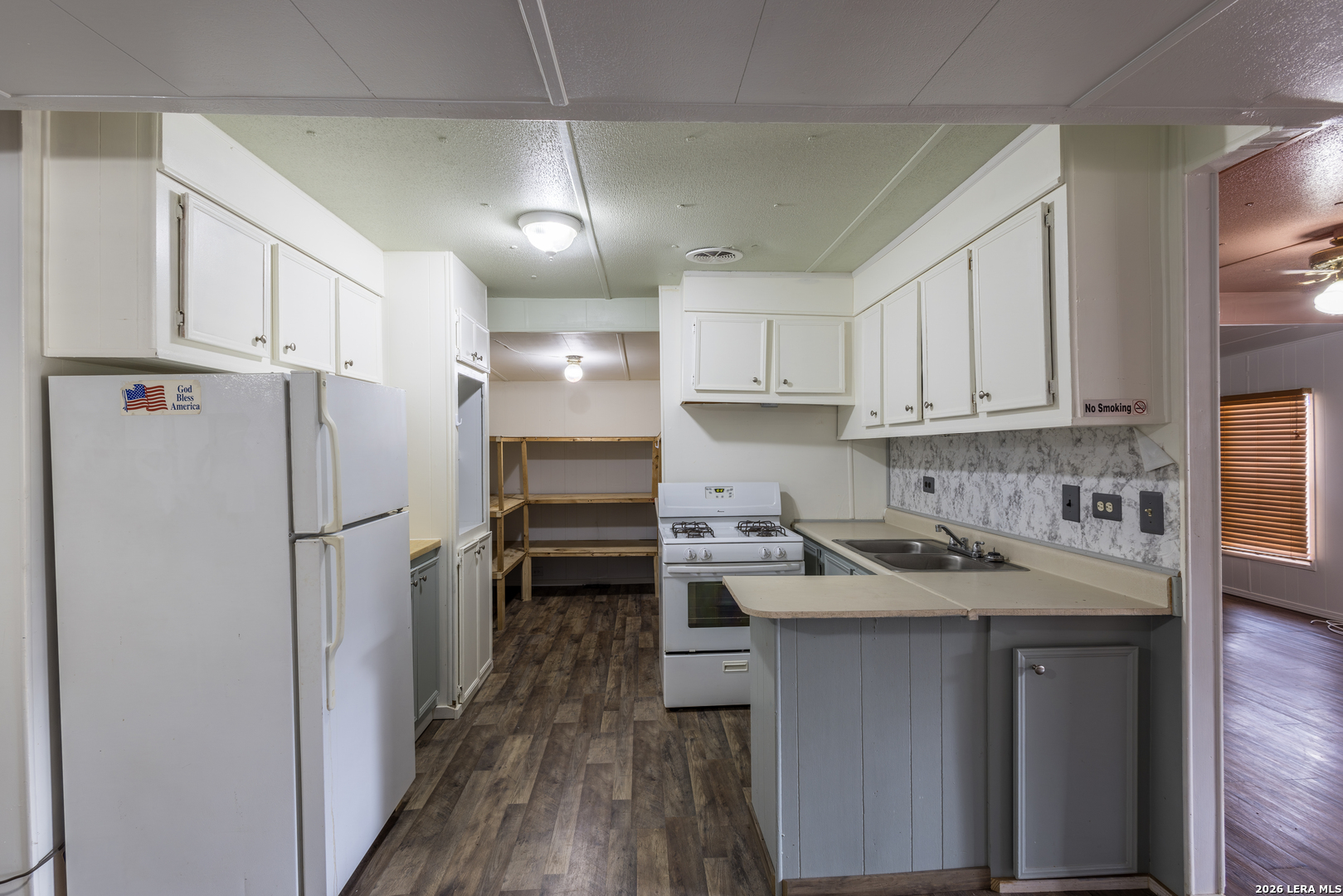 703 S Baylor Cotulla TX 78014