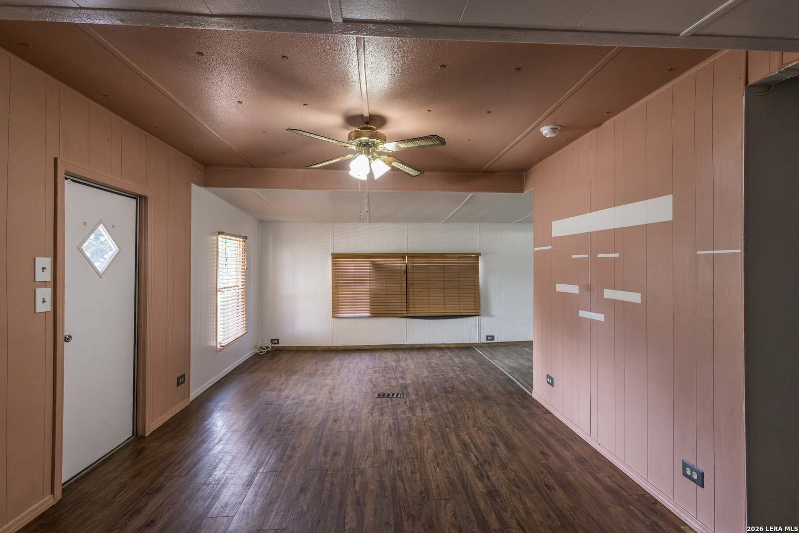 703 S Baylor Cotulla TX 78014