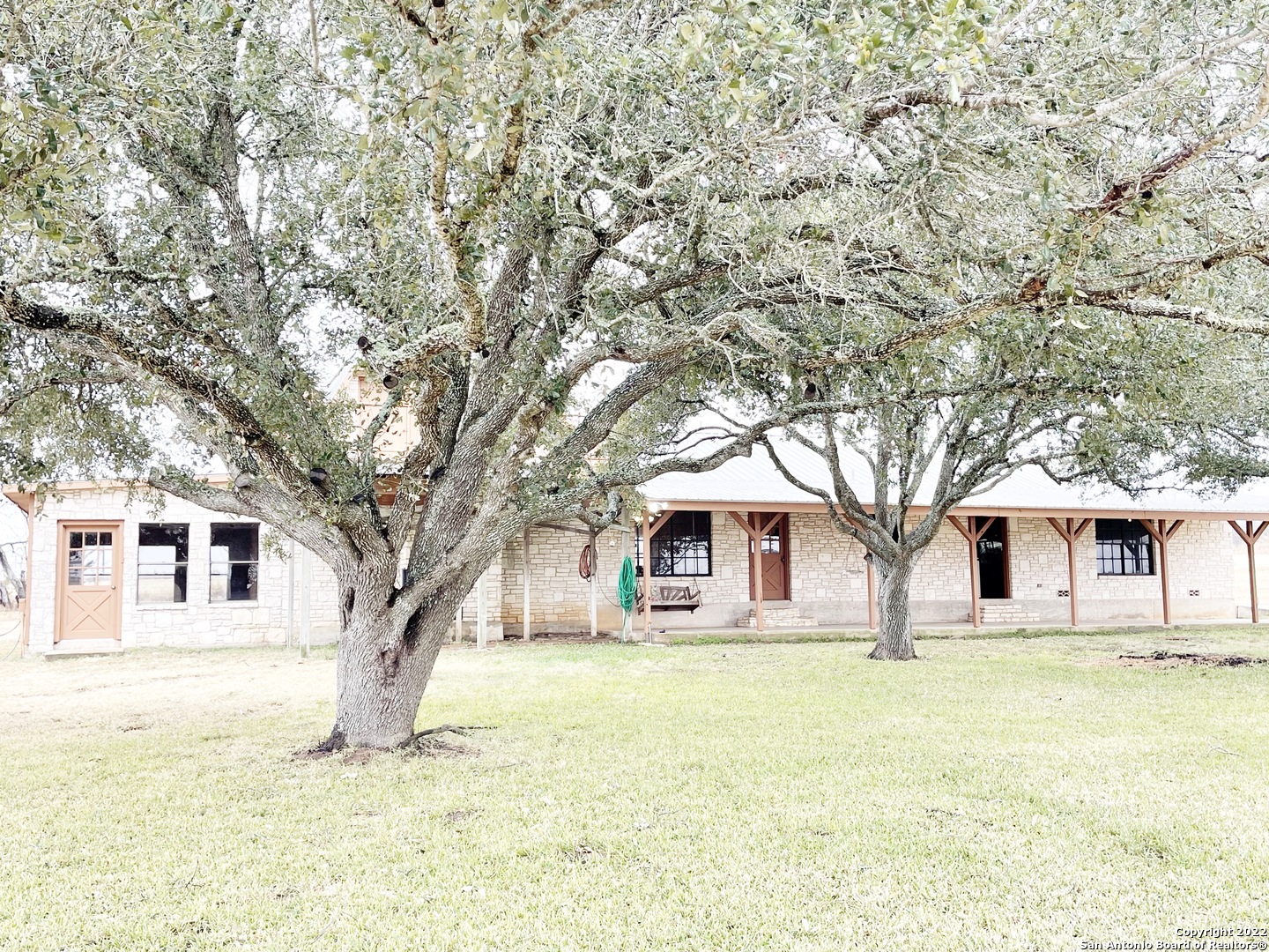 1418 County Road 401 Floresville TX 78114