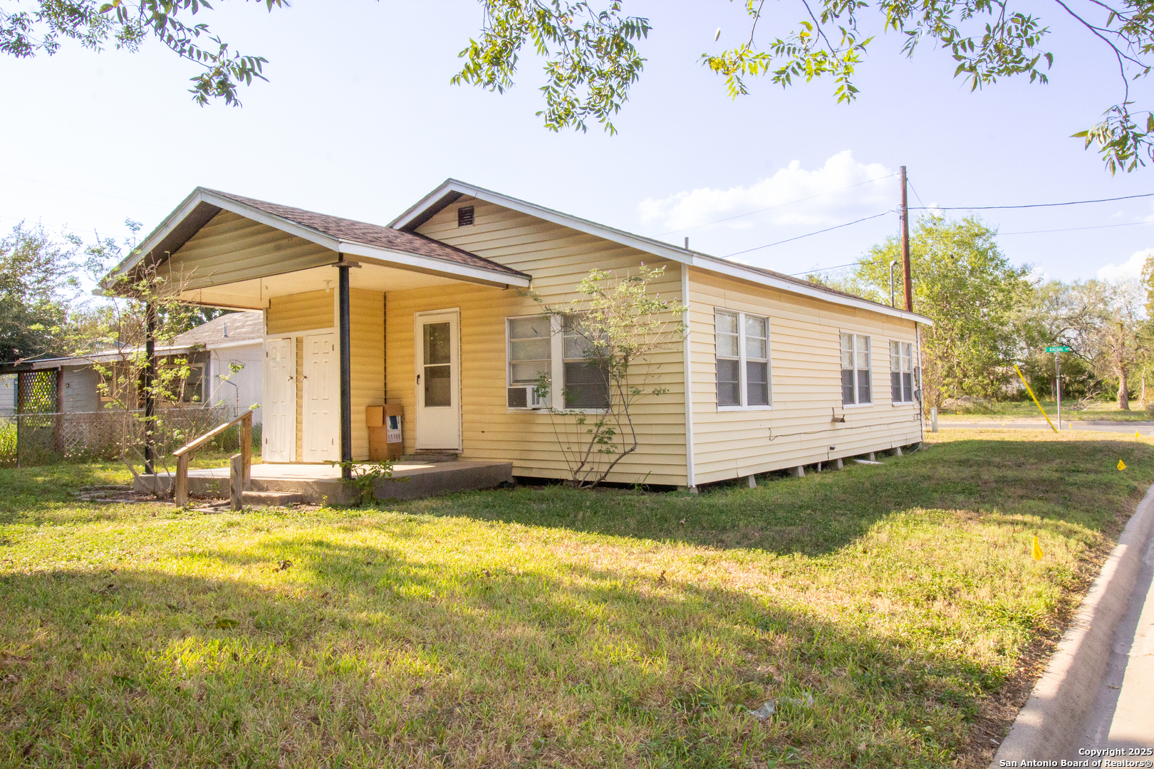 310 E Rachal Beeville TX 78102