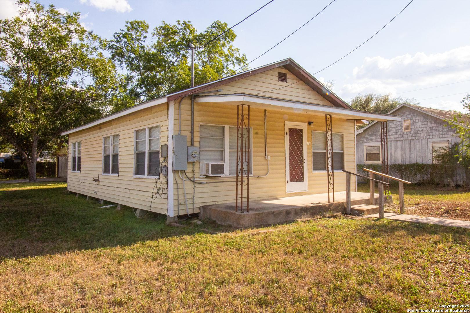 310 E Rachal Beeville TX 78102