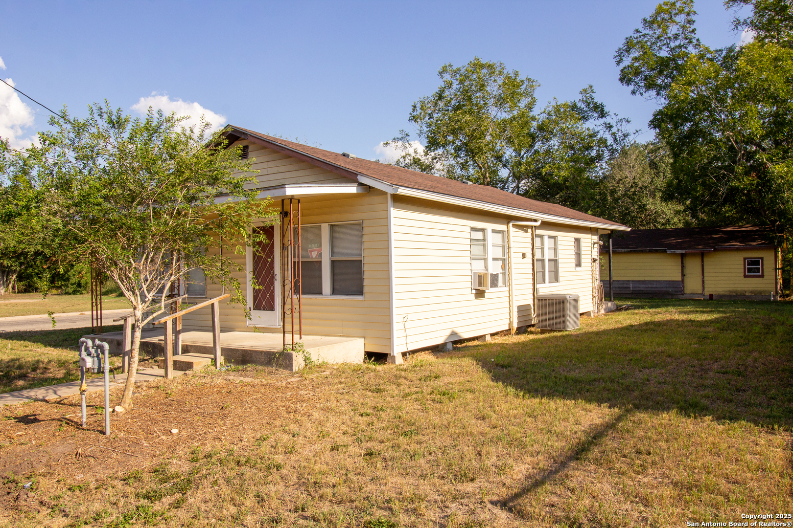 310 E Rachal Beeville TX 78102