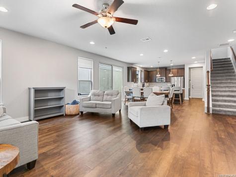 206 Ridgecrest Drive #16 San Antonio TX 78209