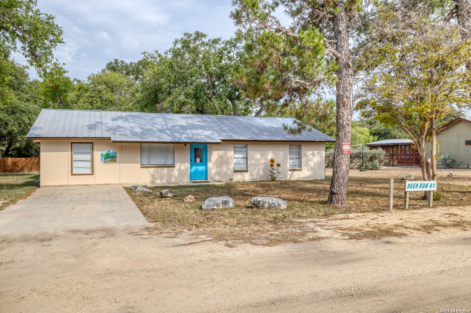 100 Pineview Concan TX 78838