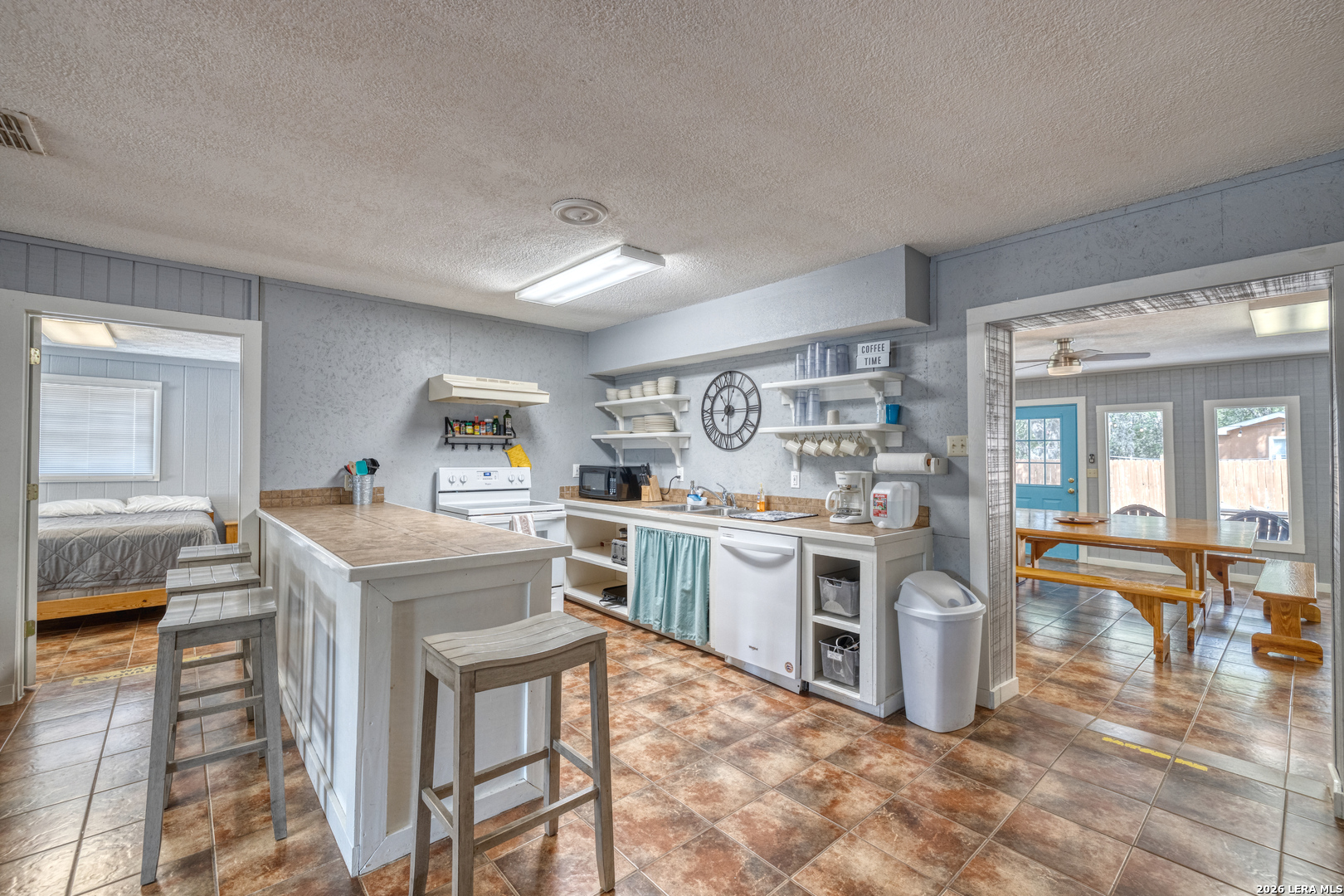 100 Pineview Concan TX 78838