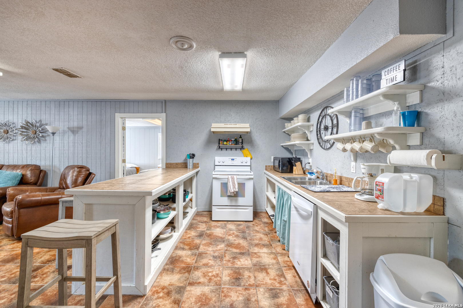 100 Pineview Concan TX 78838