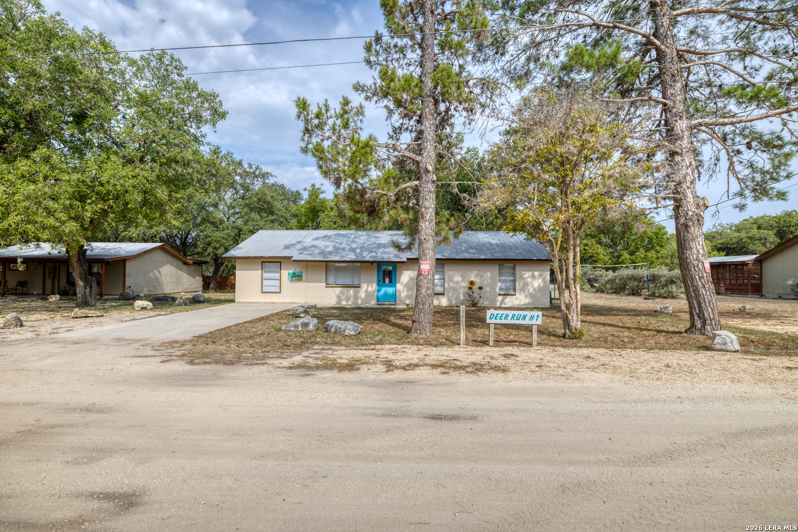 100 Pineview Concan TX 78838