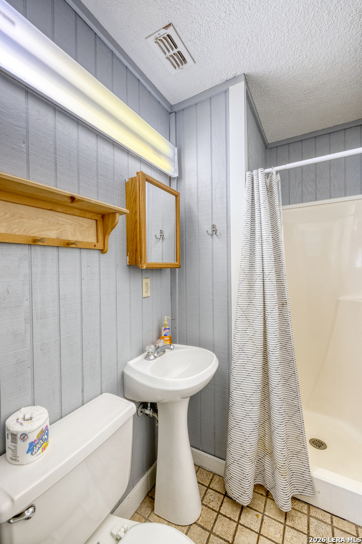 100 Pineview Concan TX 78838