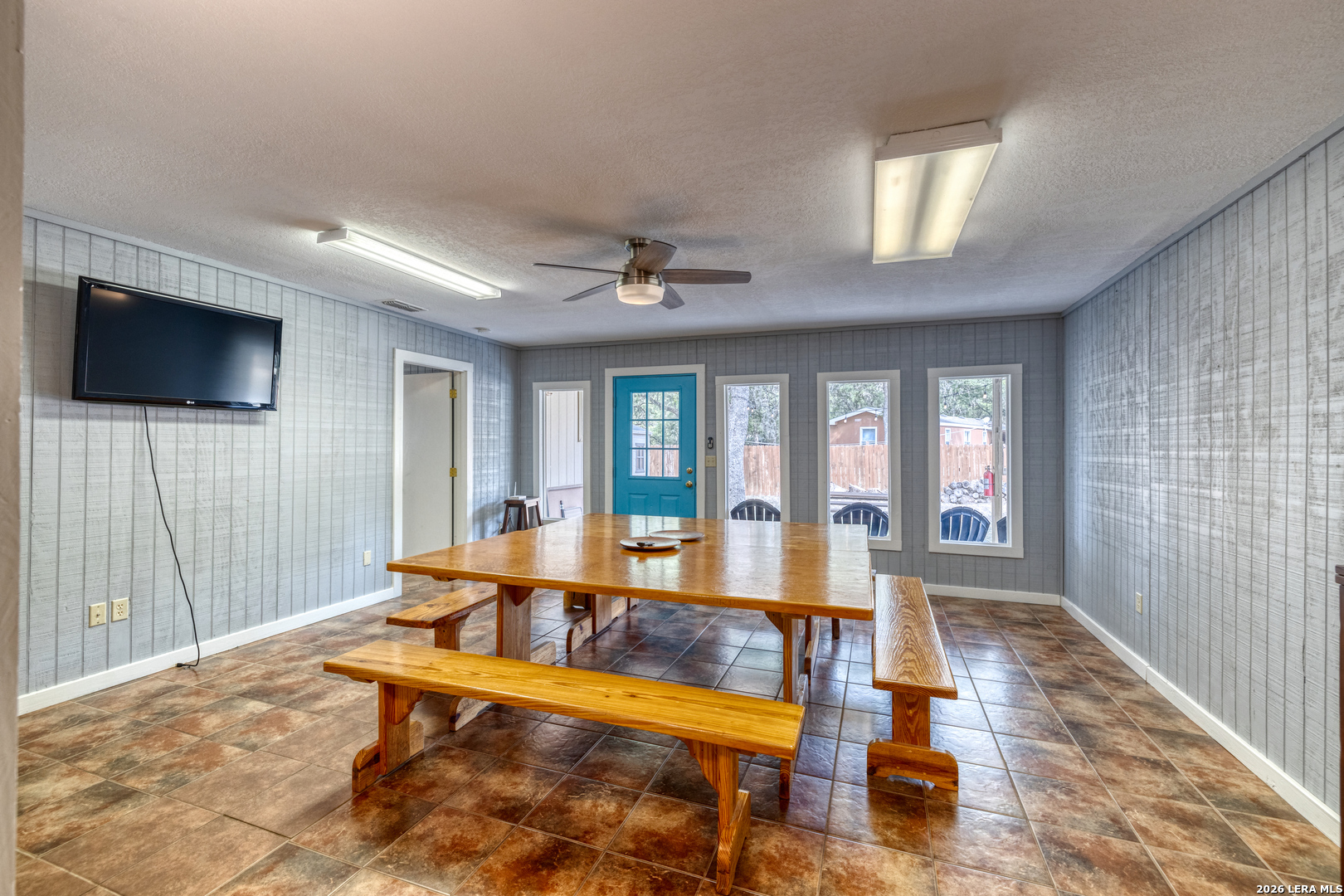 100 Pineview Concan TX 78838