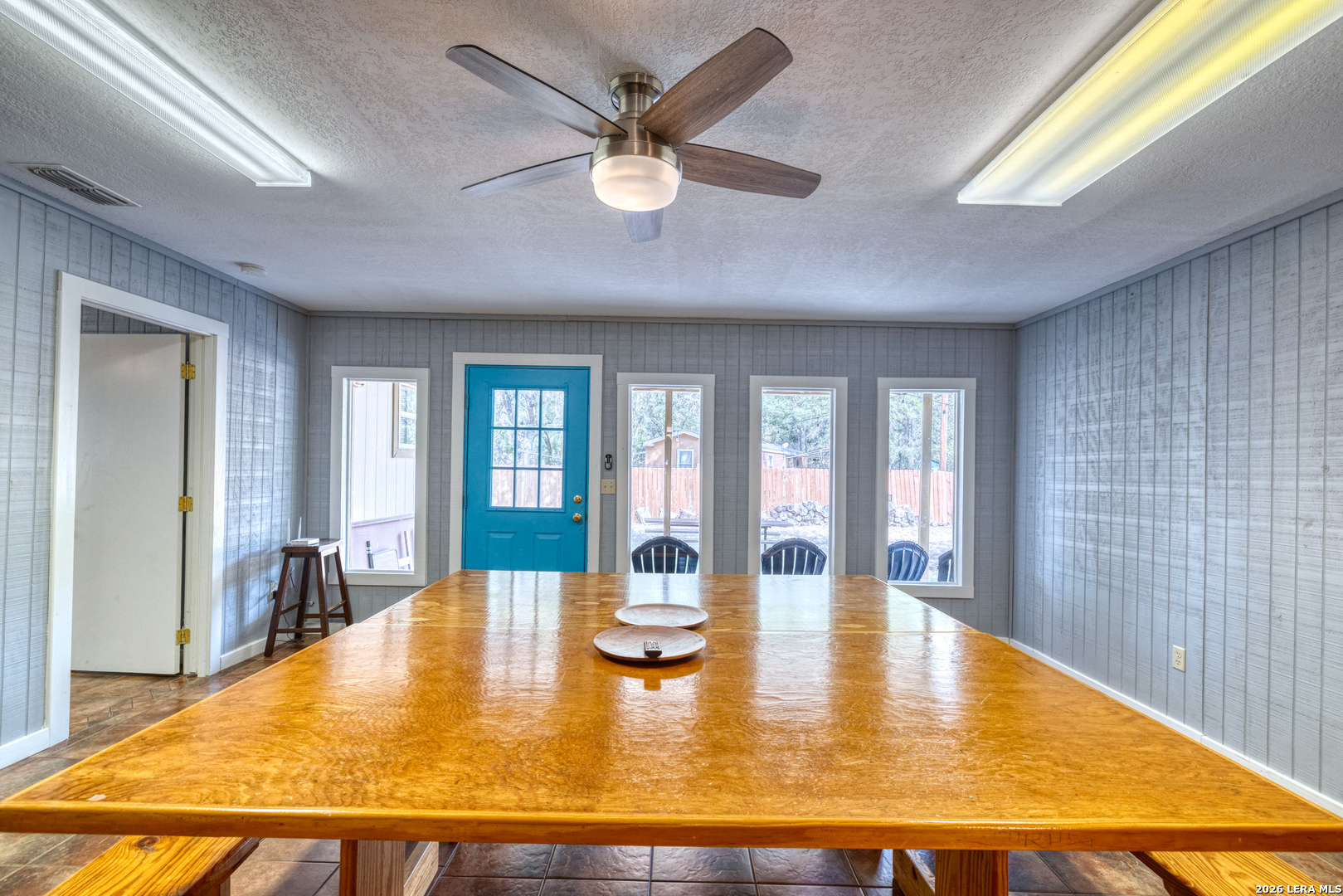 100 Pineview Concan TX 78838