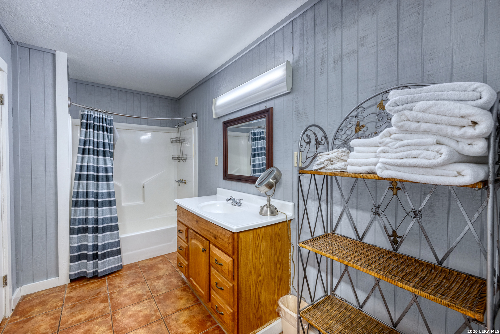 100 Pineview Concan TX 78838