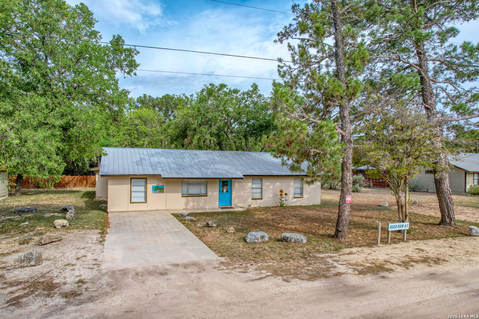 100 Pineview Concan TX 78838