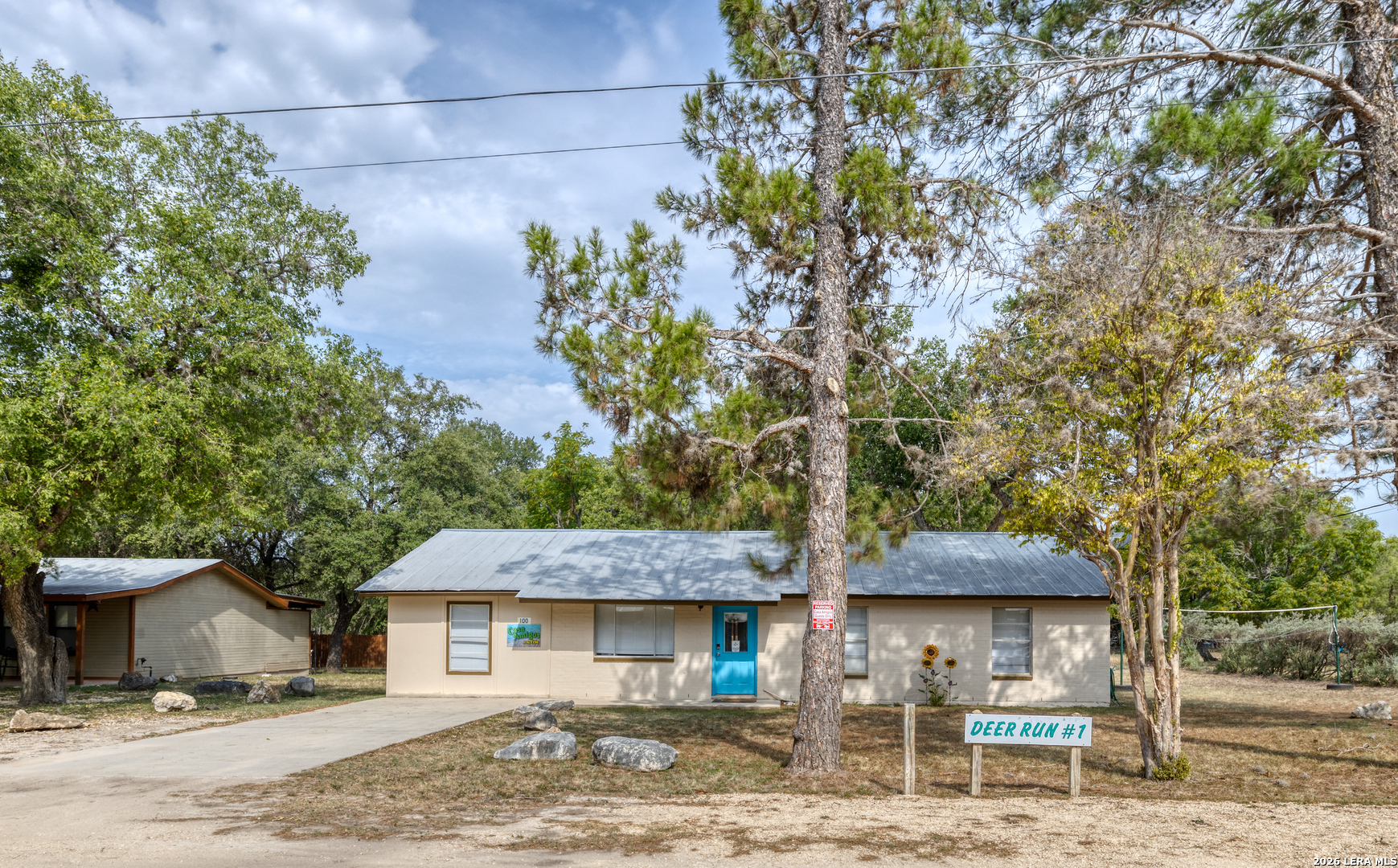 100 Pineview Concan TX 78838