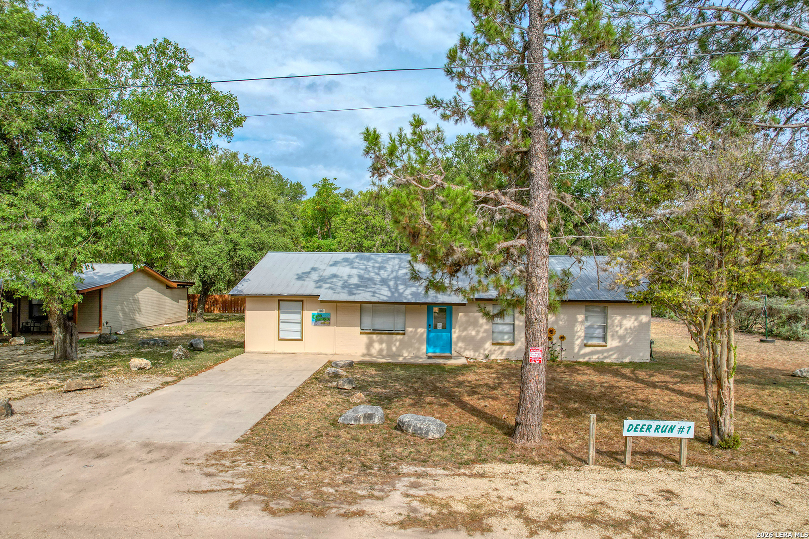 100 Pineview Concan TX 78838