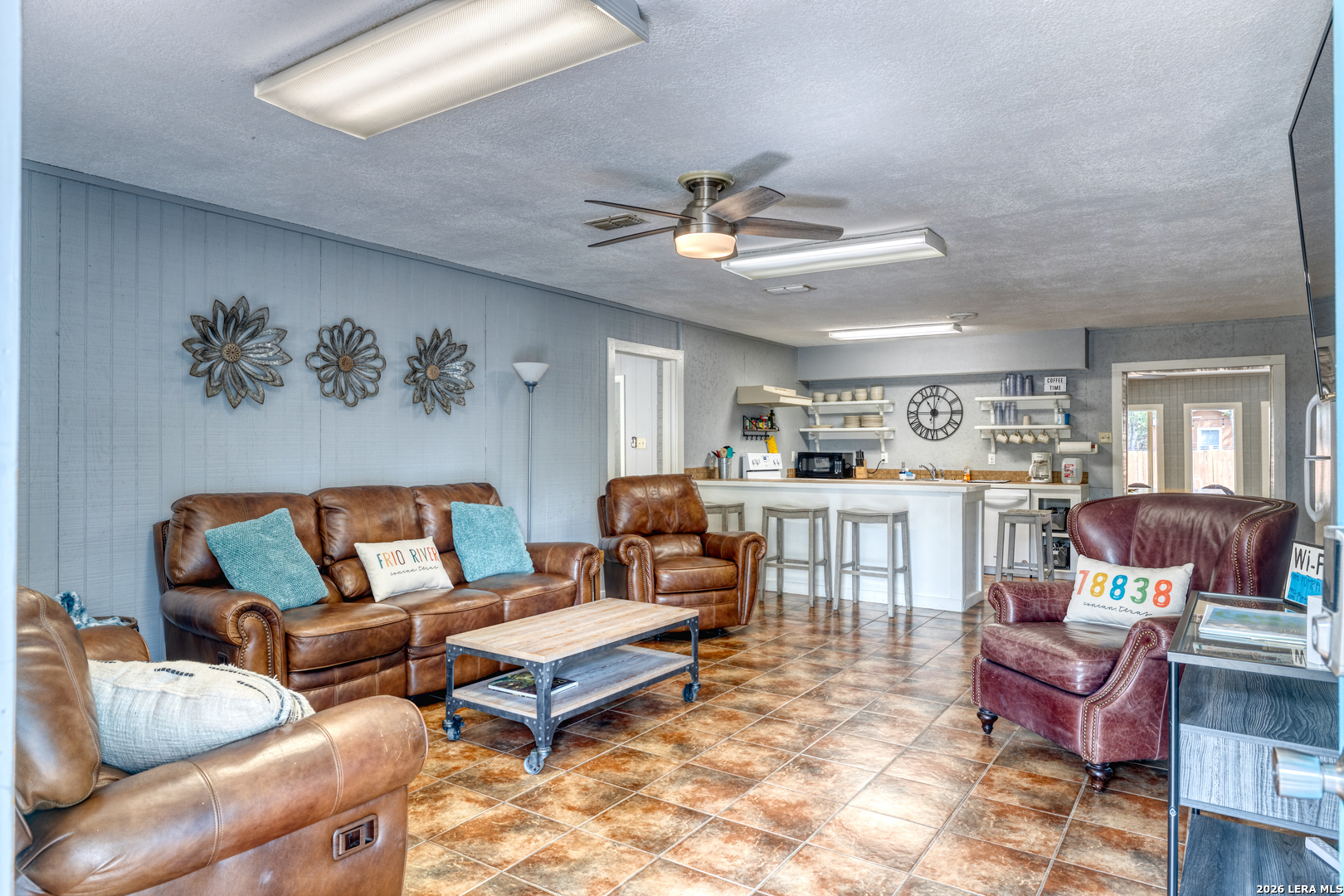 100 Pineview Concan TX 78838