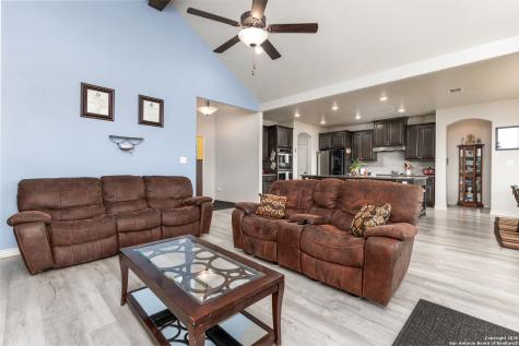 8400 West Fm 140 Charlotte TX 78011